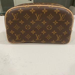 Authentic Louis Vuitton TOILETRY BAG 25